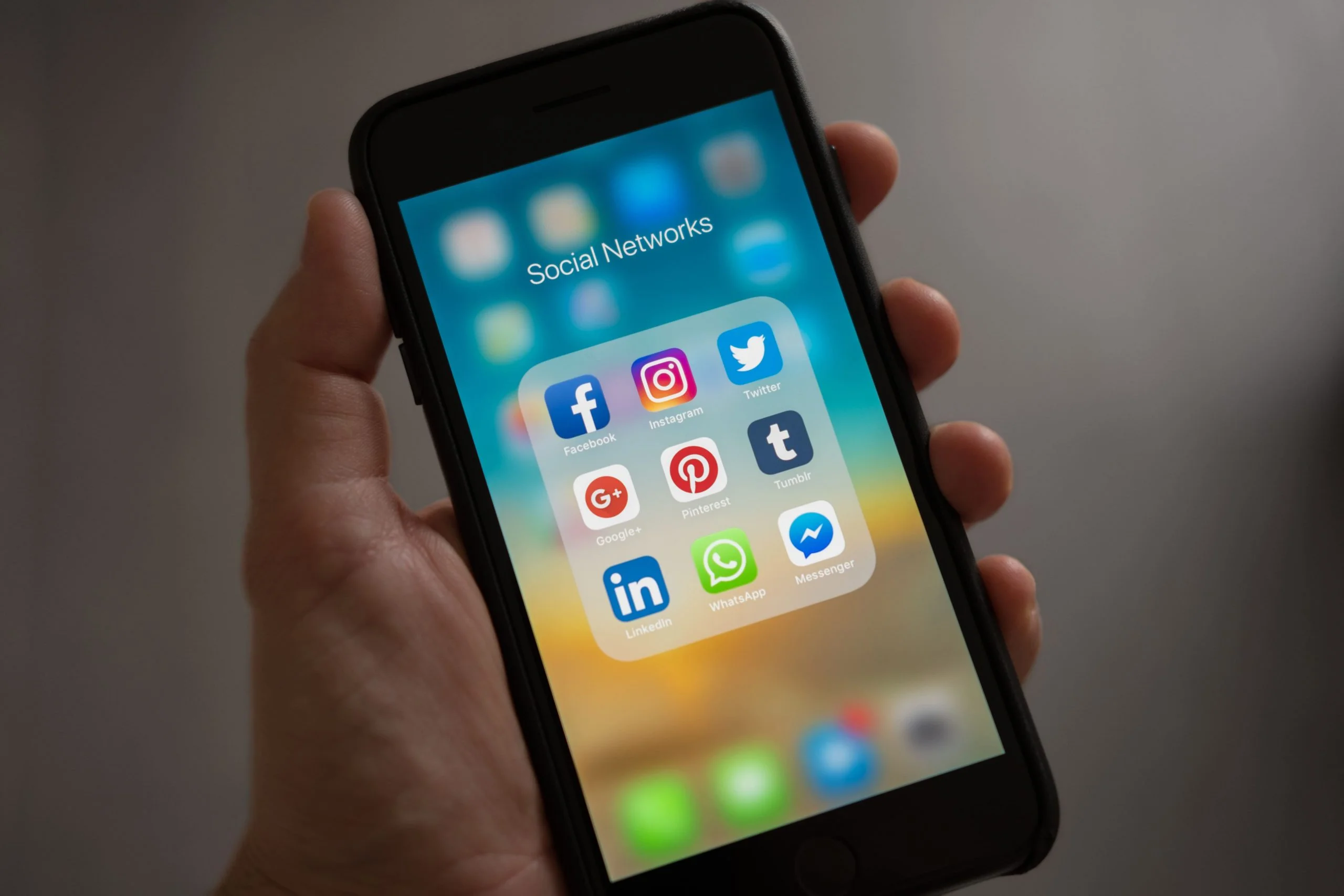 redes sociales y perfil de empresa de google